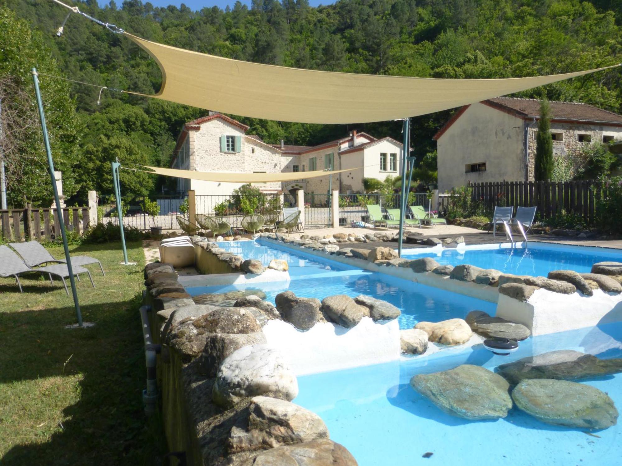 Chateau Du Fraissinet, 6 Gites Sleeping 2-8 Guests, Pool And River On Site La Tronche  外观 照片