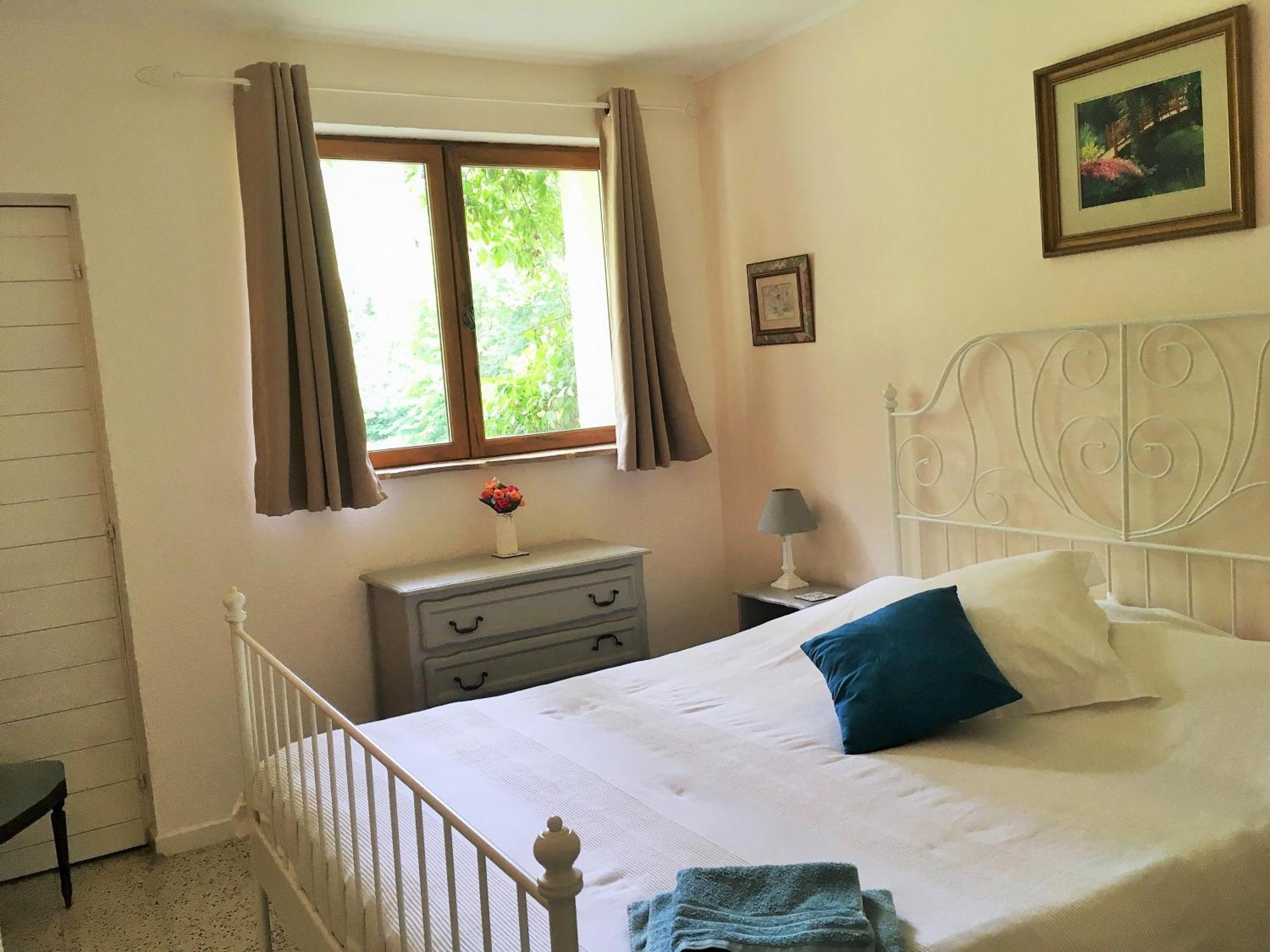 Chateau Du Fraissinet, 6 Gites Sleeping 2-8 Guests, Pool And River On Site La Tronche  外观 照片