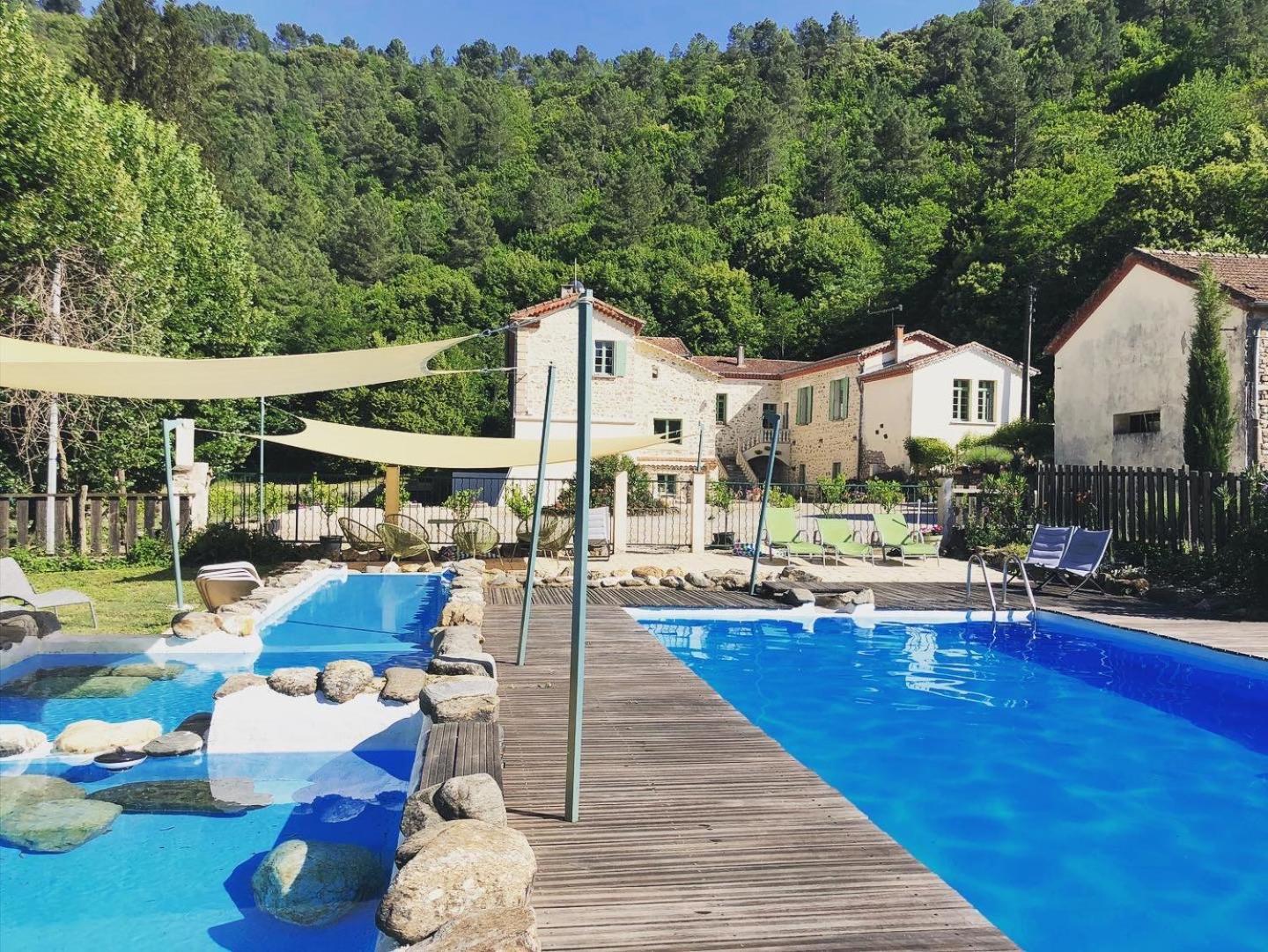 Chateau Du Fraissinet, 6 Gites Sleeping 2-8 Guests, Pool And River On Site La Tronche  外观 照片