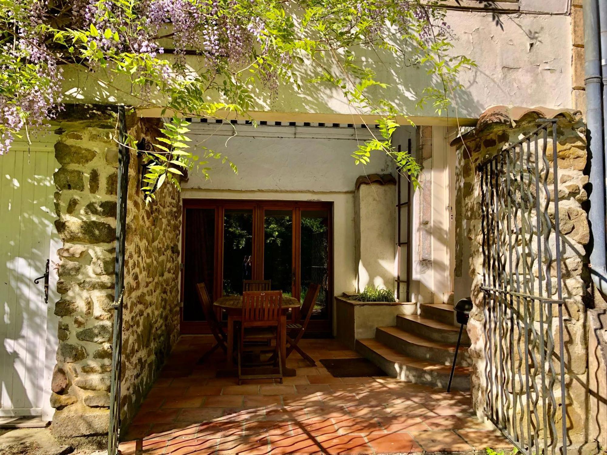 Chateau Du Fraissinet, 6 Gites Sleeping 2-8 Guests, Pool And River On Site La Tronche  外观 照片