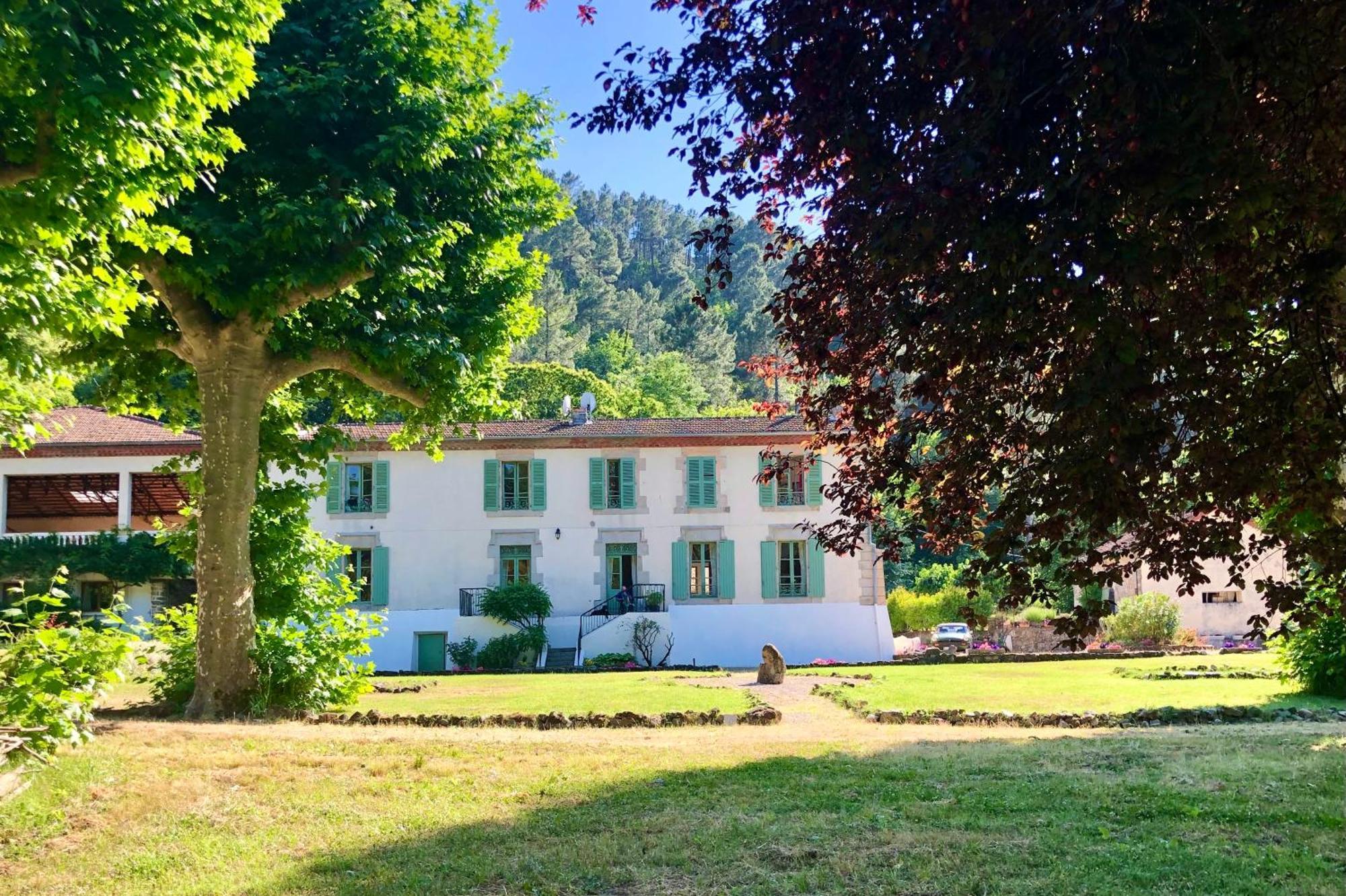 Chateau Du Fraissinet, 6 Gites Sleeping 2-8 Guests, Pool And River On Site La Tronche  外观 照片