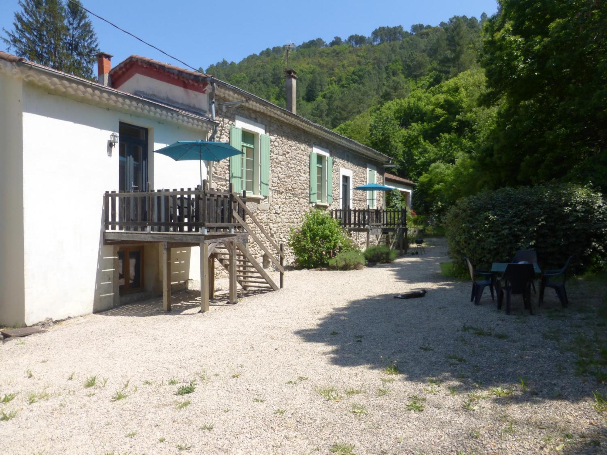 Chateau Du Fraissinet, 6 Gites Sleeping 2-8 Guests, Pool And River On Site La Tronche  外观 照片