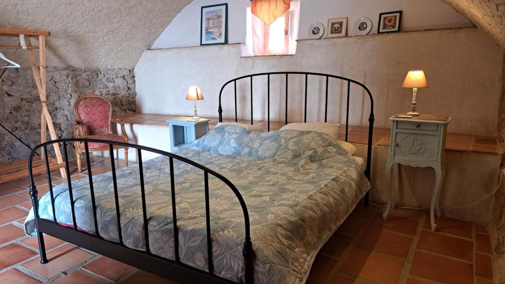 Chateau Du Fraissinet, 6 Gites Sleeping 2-8 Guests, Pool And River On Site La Tronche  外观 照片